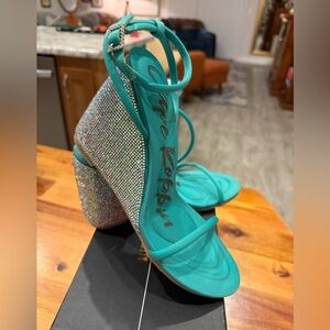 NWT Cape Robbin Women’s Teal Shoes with sparkling heel